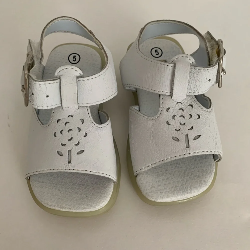 VTG Cherokee Sandals Baby Girls 5 White T-Strap Flower Cut Out Ankle Strap Shoes